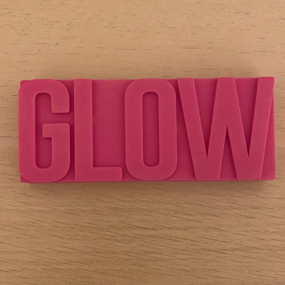 Glamglow Glowpowder Hyaluronic Acid Infused Glow Highlighter Palette